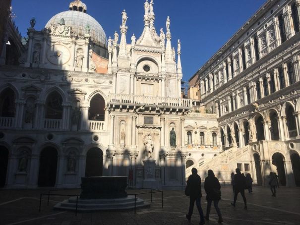 Эдакий колодец Эдакий колодец