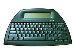 Взято с сайта https://en.wikipedia.org/wiki/AlphaSmart