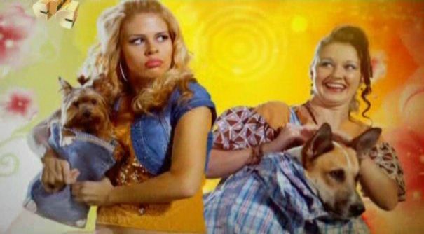 девушка с собачкой