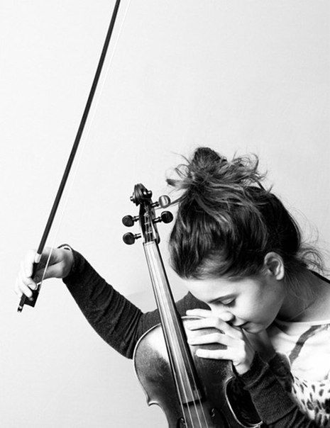 Обложка произведения 'Девушка со скрипкой'