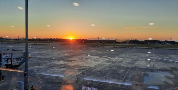 Восход в аэропорту так же прекрасен, как и закат! Восход в аэропорту так же прекрасен, как и закат!