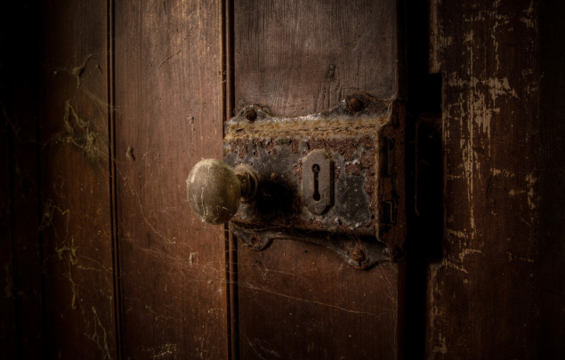 Обложка произведения 'Секрет за дверью со ржавым замком'