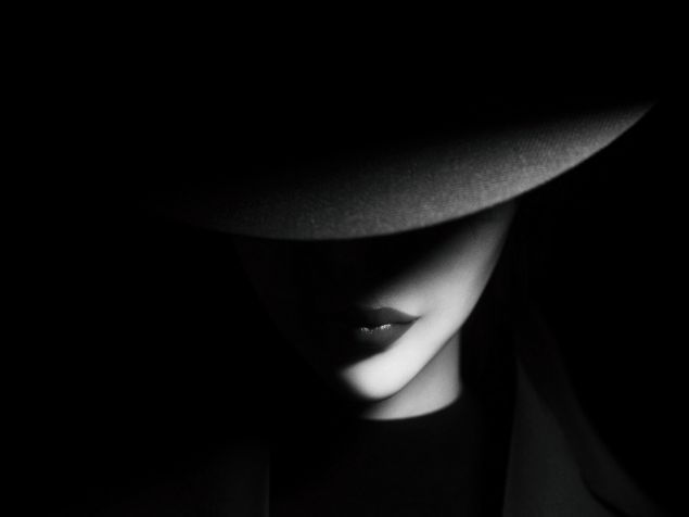 Обложка произведения 'Молчаливая дама в черном'